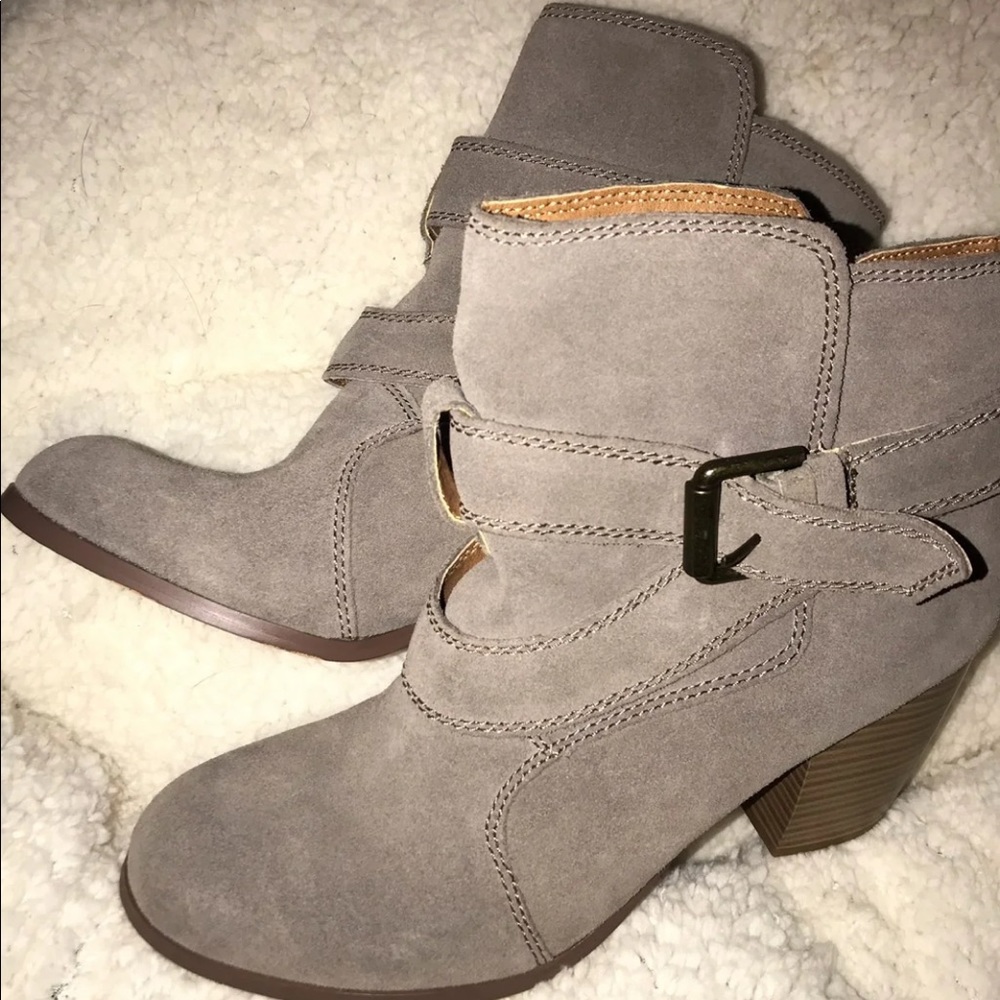 Grey women’s boots